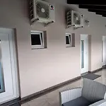 Apartment Azra *