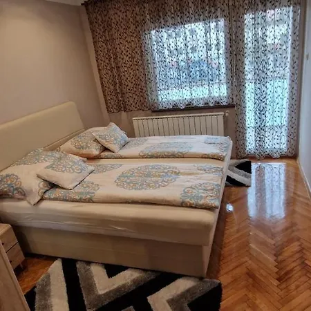 Azra Apartment