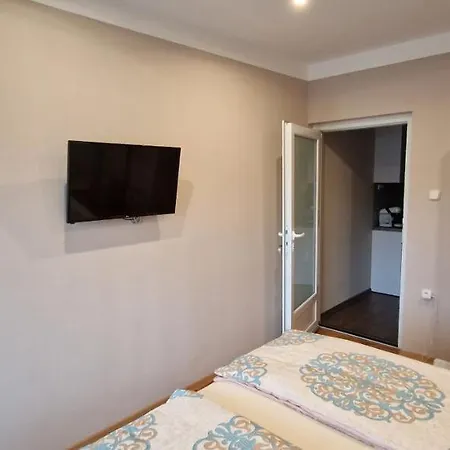 Apartment Azra *