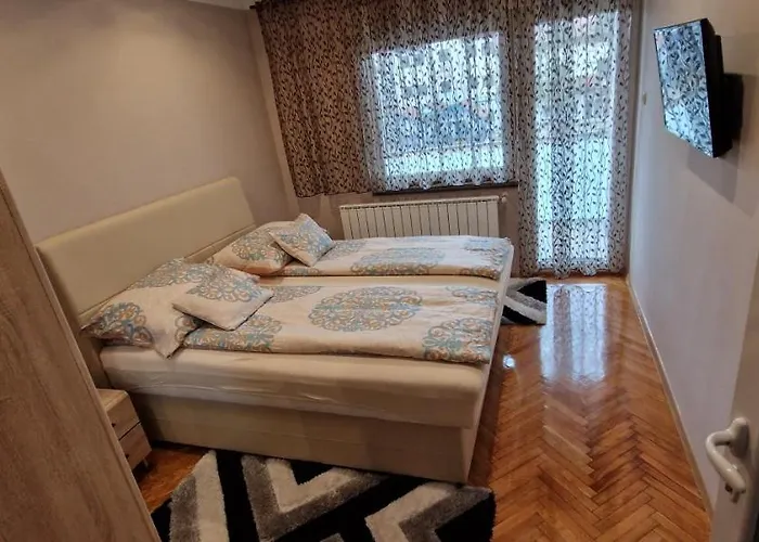 Azra Apartament